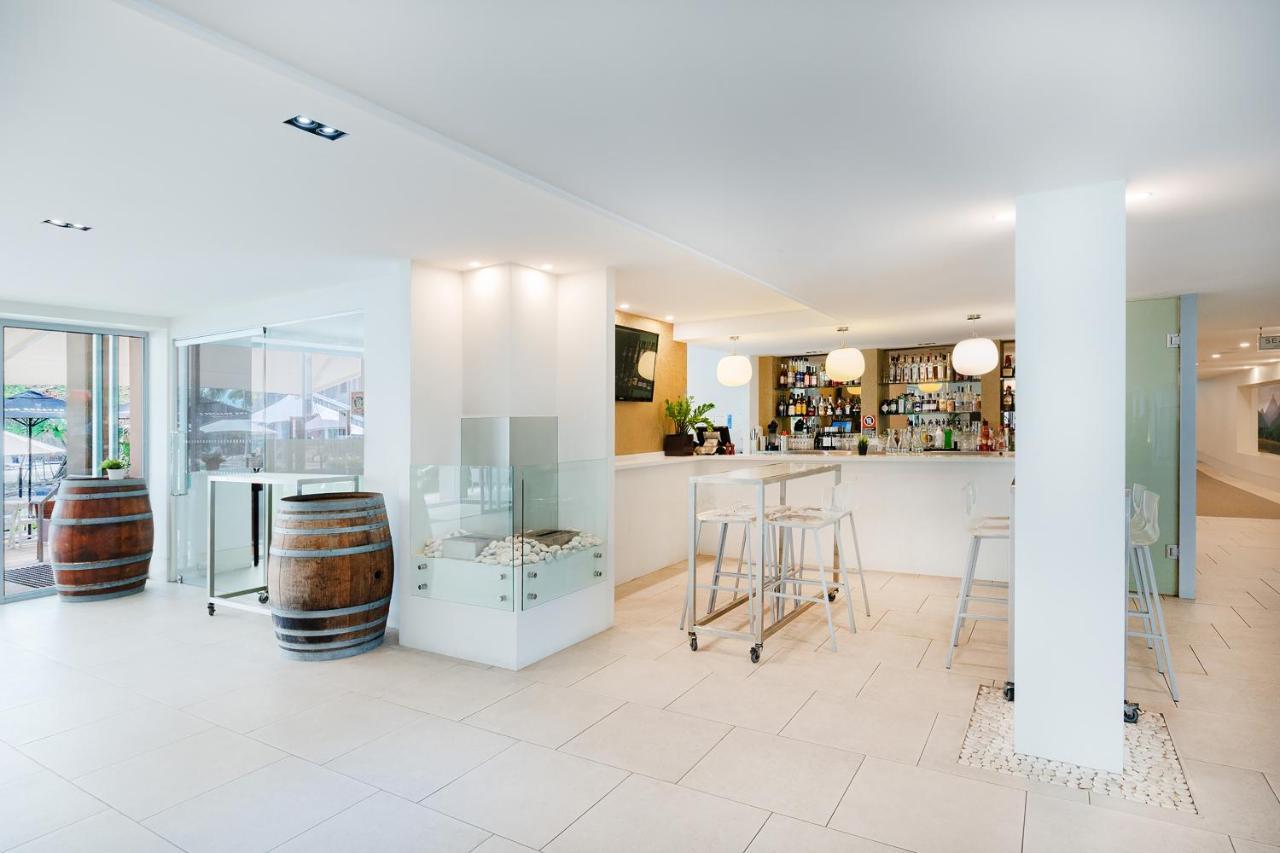 Peppers Salt Resort & Spa Kingscliff Bagian luar foto The Wine Bar