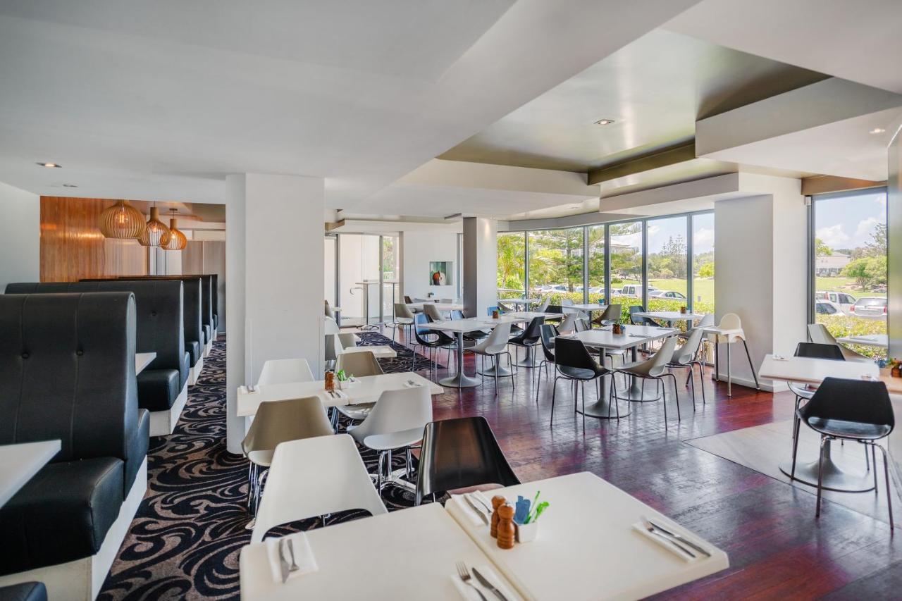 Peppers Salt Resort & Spa Kingscliff Bagian luar foto The restaurant at the clubhouse