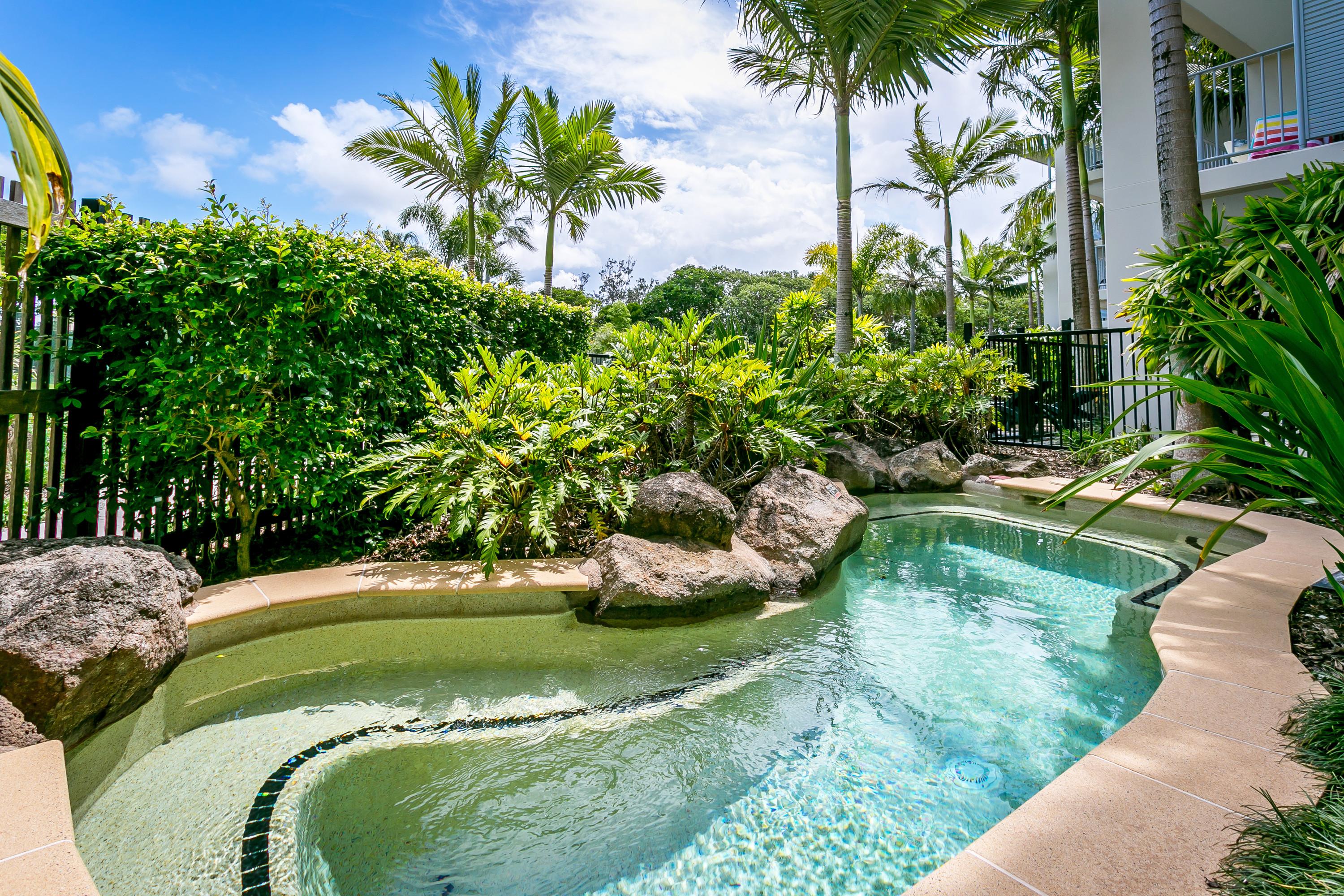 Peppers Salt Resort & Spa Kingscliff Bagian luar foto A pool in a private home
