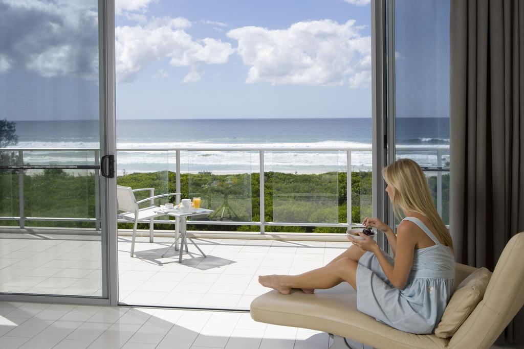 Peppers Salt Resort & Spa Kingscliff Bagian luar foto A woman sitting on a chaise longue